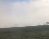 _R5_3123-nebel-herbst-feld-stromleitung-buetikofen-kirchberg