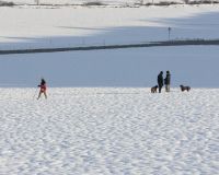 _R7_5158-fussgaenger-kirchberg-winter-schnee