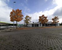 _R5_5215-saalbau-parkplatz-bls-bus-herbst-kirchberg