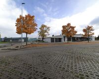 _R5_5218-saalbau-parkplatz-herbst-kirchberg