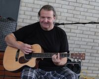 _R5_4195-rushi-rothen-gitarrist