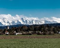 _R5_7521-kirche-kirchberg-berge-alpen-eiger-moench-jungfrau-raw-topaz-sw-40-prozent